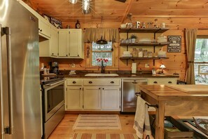 Fridge, oven, stovetop, dishwasher