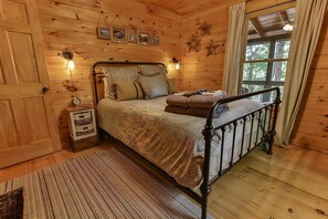 1 slaapkamer, een strijkplank/strijkijzer, gratis wifi, beddengoed