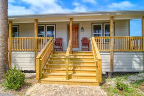 Exterior - Cozy duplex near many Port A restaurants & night life (Port Aransas)