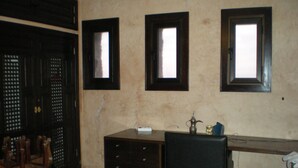 Interior detail - App Isk (Allyene)