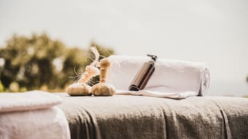 Couples treatment room(s), sauna, steam room, hot stone massages