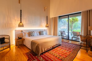 Chambre Deluxe Double ou avec lits jumeaux, piscine privée, vue jardin | Literie de qualité supérieure, minibar, coffres-forts dans les chambres