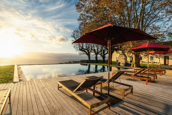 Indoor pool, outdoor pool, open 9:00 AM to midnight, pool umbrellas - Sensi Azores Nature and SPA (Ponta Delgada)