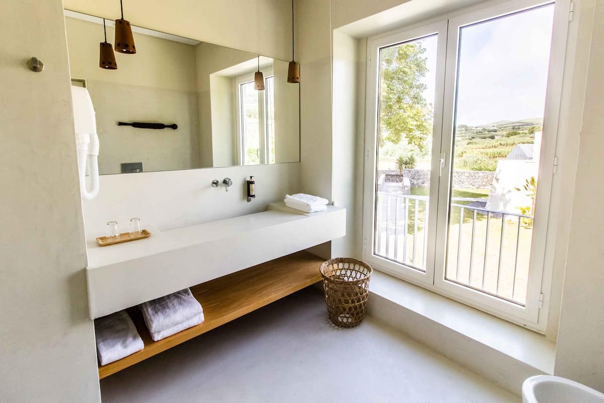 rainfall showerhead, free toiletries, hair dryer, bathrobes