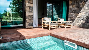 Chambre Deluxe Double ou avec lits jumeaux, piscine privée, vue jardin | Vue depuis le balcon