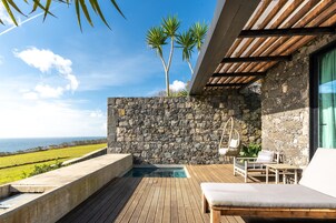 Quarto casal luxo, piscina particular, vista para o oceano | Roupas de cama premium, frigobar, cofres nos quartos
