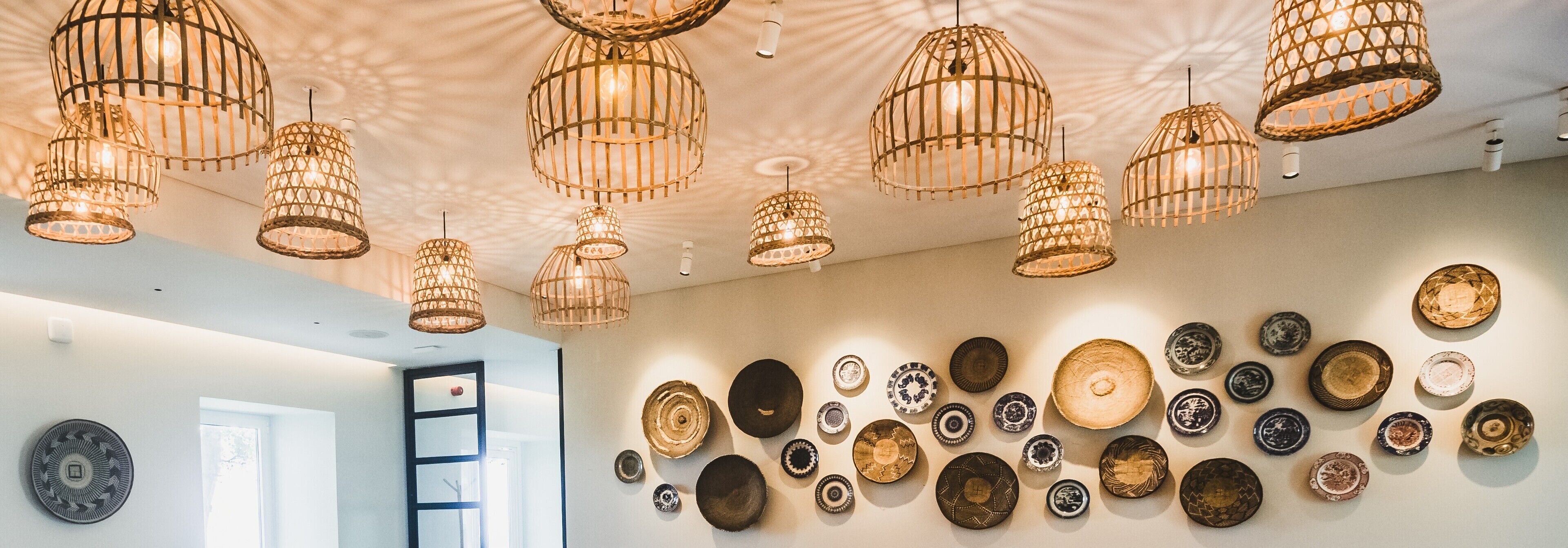 breakfast, dinner served; international cuisine, garden views