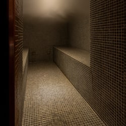 Couples treatment rooms, sauna, steam room, hot stone massages