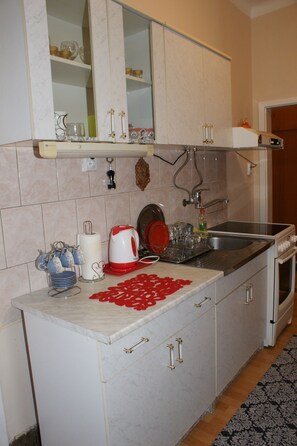 Oven, stovetop, coffee/tea maker, toaster