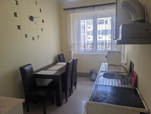 Oven, stovetop, electric kettle, toaster