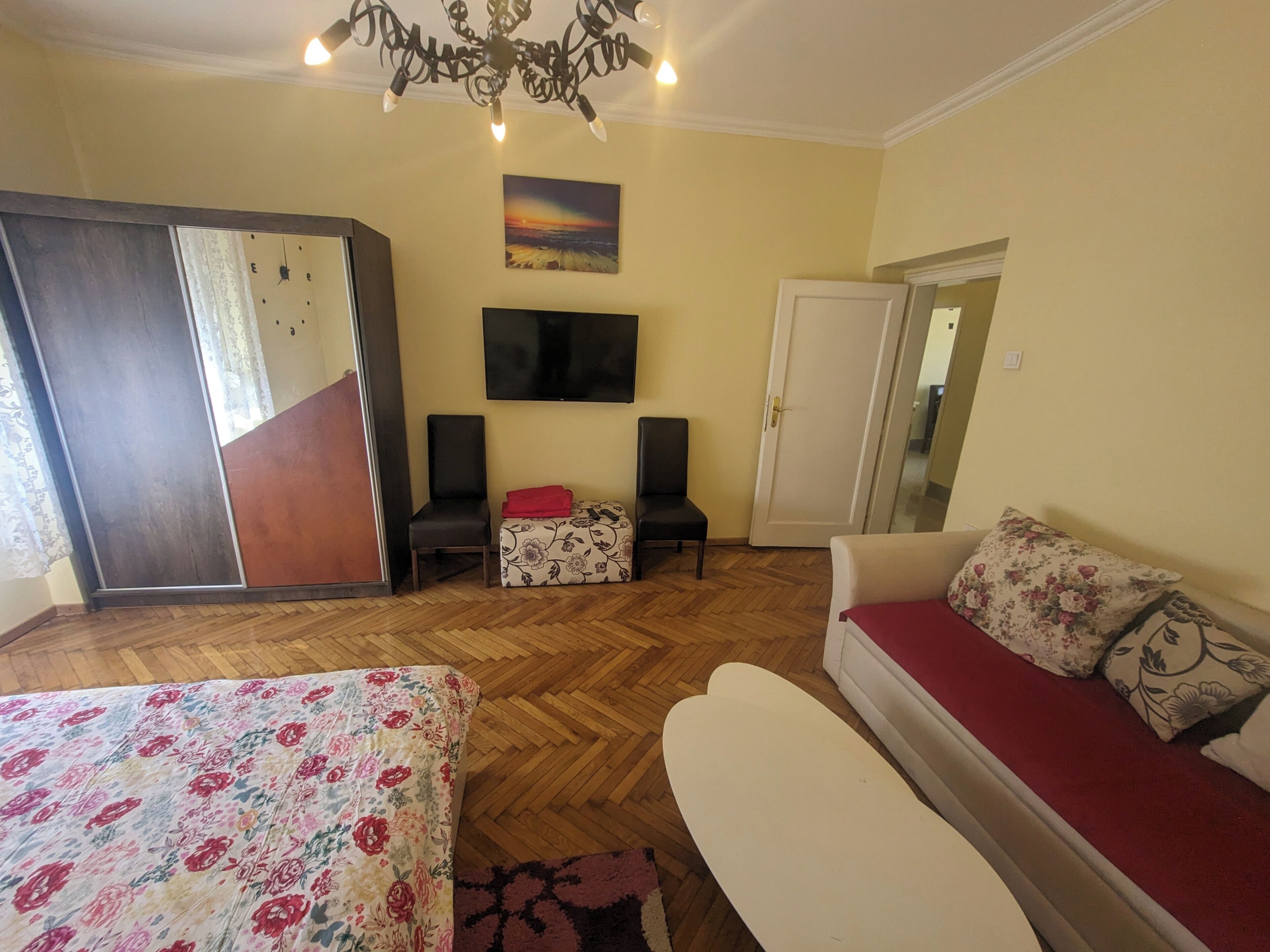 2 habitaciones, tabla de planchar con plancha y wifi gratis 