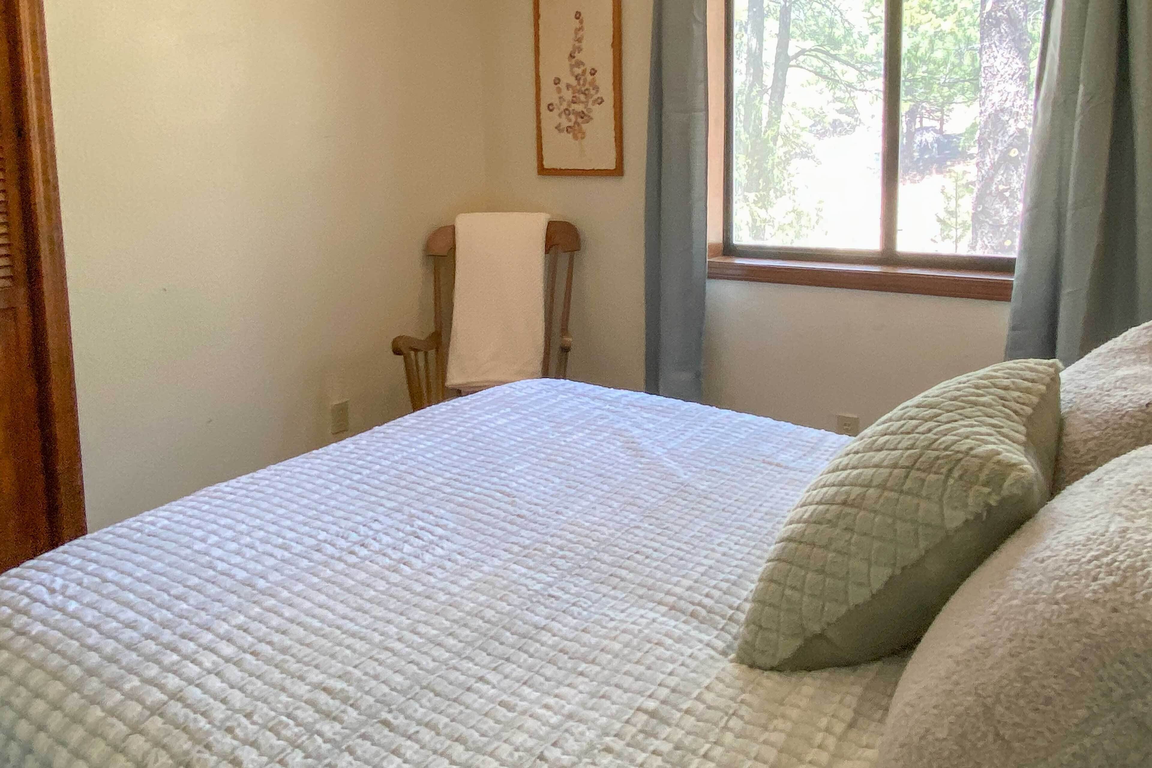 Renovated Mtn Home w/ EV Chargers ~ 10 Mi to Dtwn!