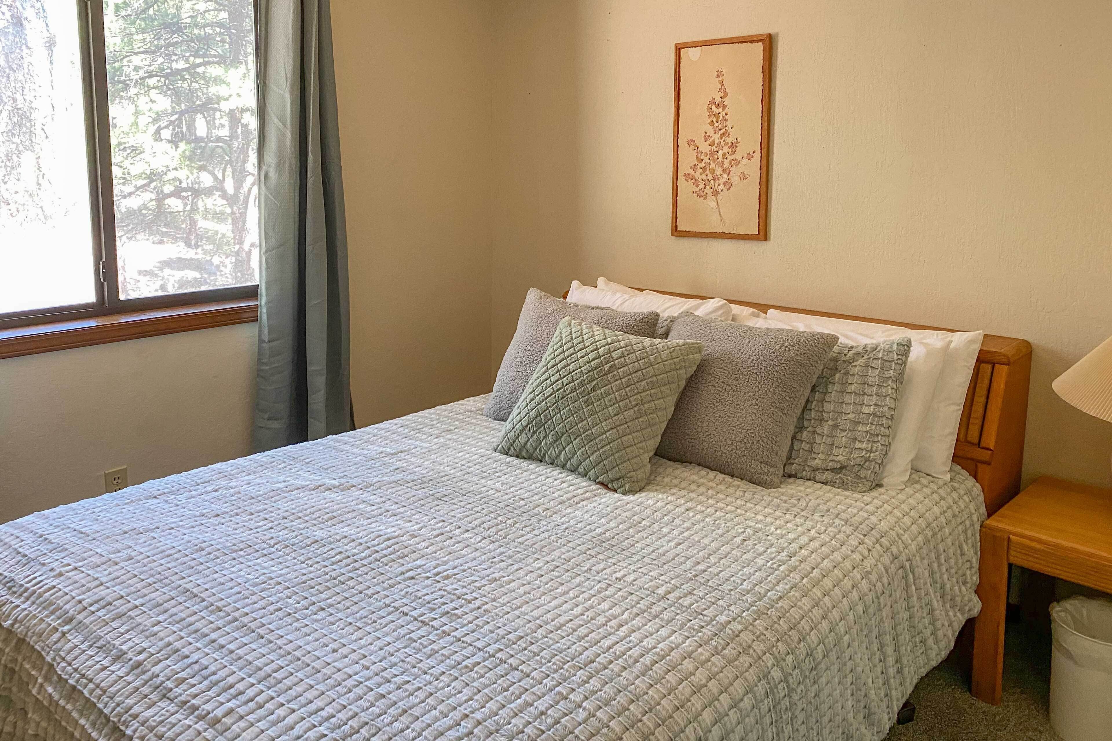 Renovated Mtn Home w/ EV Chargers ~ 10 Mi to Dtwn!