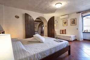 1 bedroom, in-room safe, iron/ironing board, free WiFi