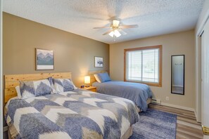 3 bedrooms, iron/ironing board, travel cot, Internet - 'Roosevelt Suite' < 1 Mi to Teddy Roosevelt Park! (Medora)