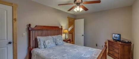 6 bedrooms, iron/ironing board, free WiFi, bed sheets