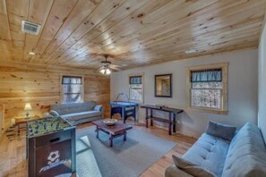 Smart TV, fireplace, foosball - Dream Catcher | Ellijay, GA (Ellijay)