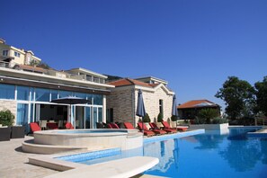Piscine extérieure
