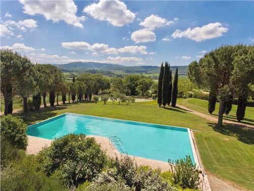 Cortile del Pozzo family home sleeps 8 with private garden by Italian Apartments