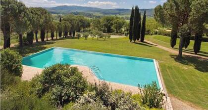 Cortile del Pozzo ist ein schönes Familienhaus für 8 Personen mit privatem Garten.