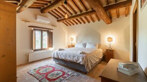 4 slaapkamers, een strijkplank/strijkijzer, wifi, beddengoed