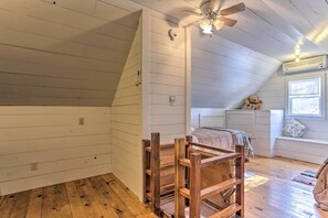 1 bedroom, iron/ironing board, Internet, bed sheets - 'Maltese Ranch Cabin' Near Medora Attractions! (Medora)