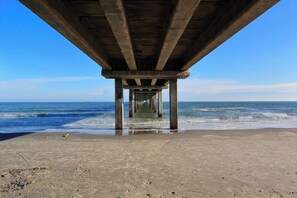 Beach nearby - Cozy Pet Friendly Duplex Cottage nestled right in the heart of Port Aransas! (Port Aransas)