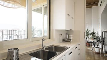 Fridge, microwave, oven, stovetop