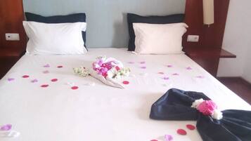 Double Room | In-room safe, free cribs/infant beds, rollaway beds