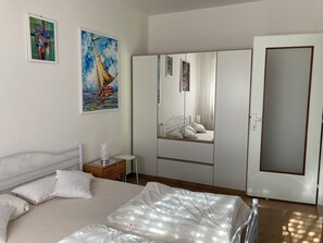 1 bedroom, free WiFi, bed sheets