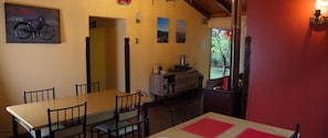 Free daily buffet breakfast  - Casa Suiza - Hostel (Santa Cruz)