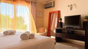 1 habitación, tabla de planchar con plancha, wifi gratis y ropa de cama 