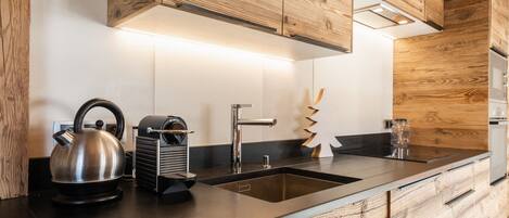 Réfrigérateur, micro-ondes, lave-vaisselle