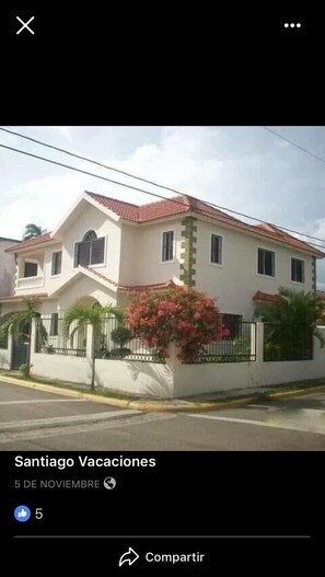 Front of property - Casa con Piscina y Vigilancia 24H (Santiago de los Caballeros)