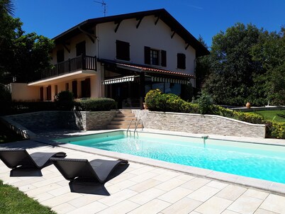 Apartment in luxury villa with swimming pool and pleasant garden near Biarritz 