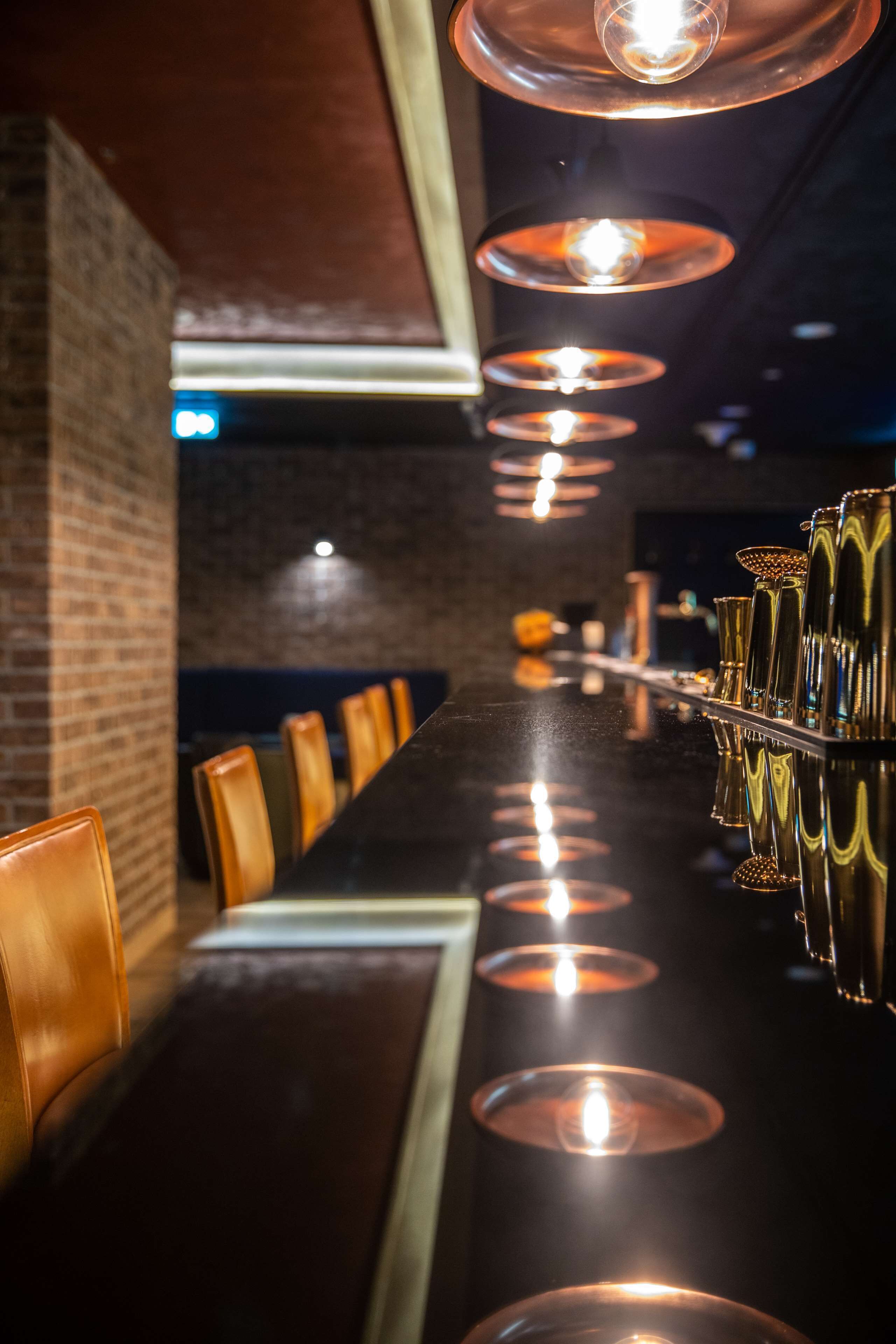 3 bars/lounges, lobby lounge