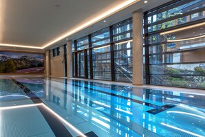 Indoor pool, open 6:30 AM to 9:30 PM, pool loungers - Radisson Blu Hotel & Residences, Zakopane (Zakopane)