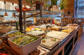 Desayuno buffet (PLN 110 por persona)