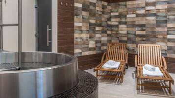 Couples treatment room(s), sauna, steam room, body treatments
