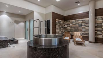Couples treatment room(s), sauna, steam room, body treatments