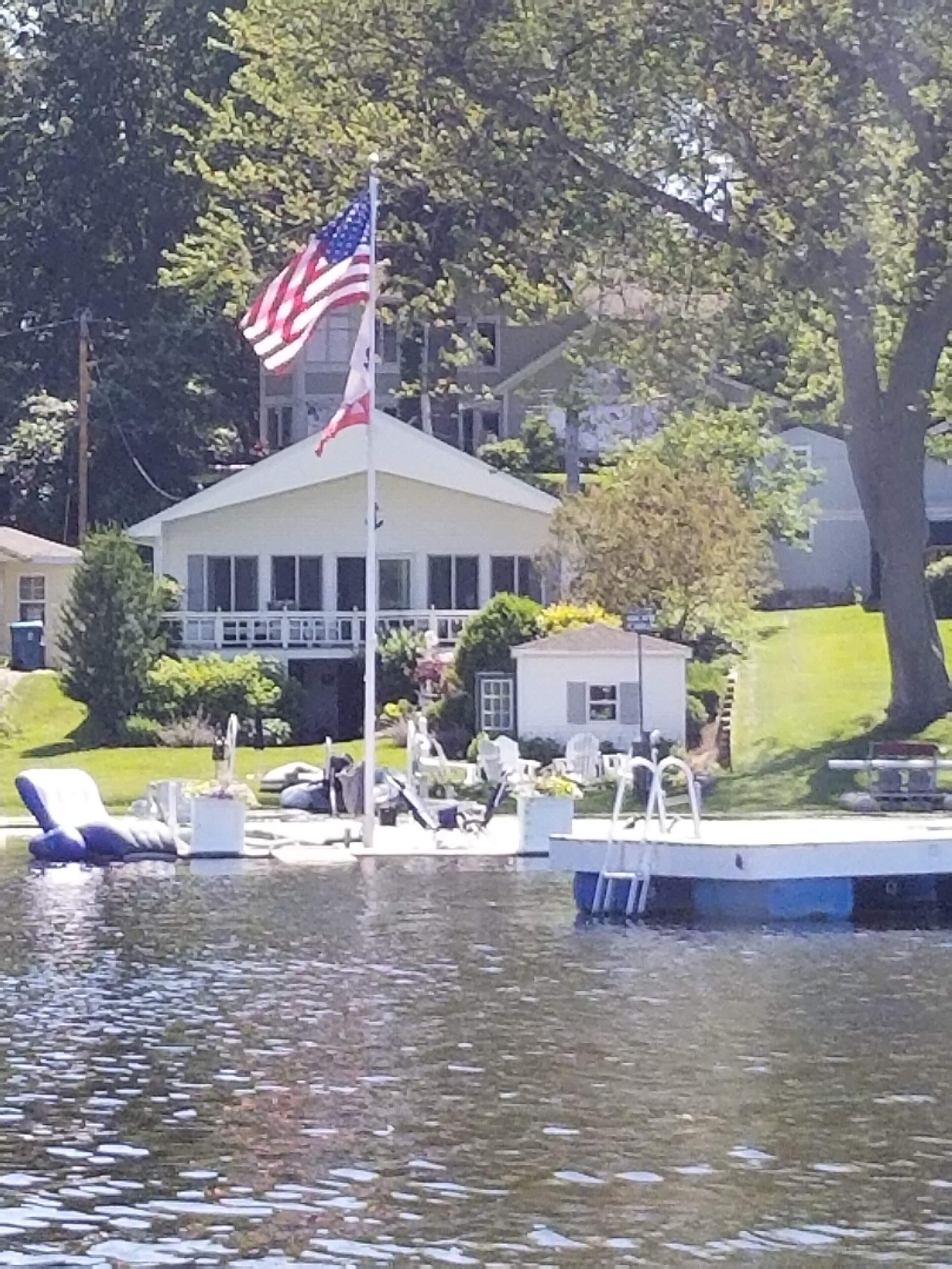 A Real Gem!! Quaint, Charming, Quiet on calm bay of Spring Lake 