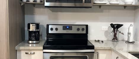 Refrigerador, microondas, horno, placa de cocina