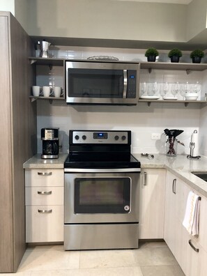 Fridge, microwave, oven, stovetop - Departamentos San José (La Paz)