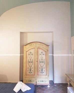 特色装修、特色家居、办公桌、熨斗/熨板