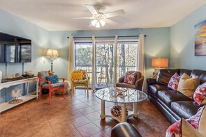 平面電視、 DVD 播放機