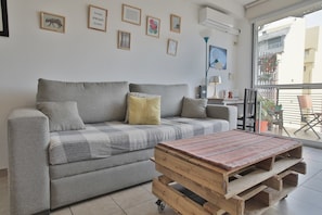 Apartamento standard | Área de estar | TV de tela plana