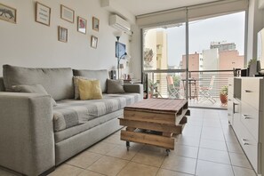 標準公寓 | 起居區 | 平面電視