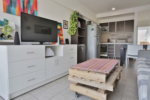 Appartamento Standard | Area soggiorno | TV a schermo piatto