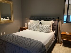 1 habitación, tabla de planchar con plancha, wifi gratis y ropa de cama