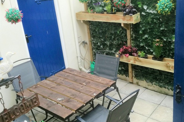 Outside Courtyard / Patio area / Lockable